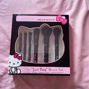 Hello Kitty makeup brush set